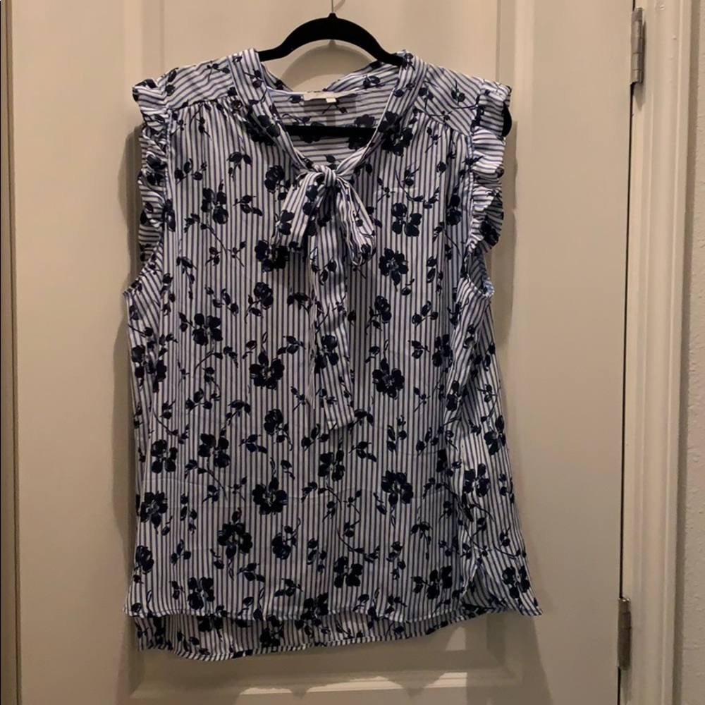 Blue floral top